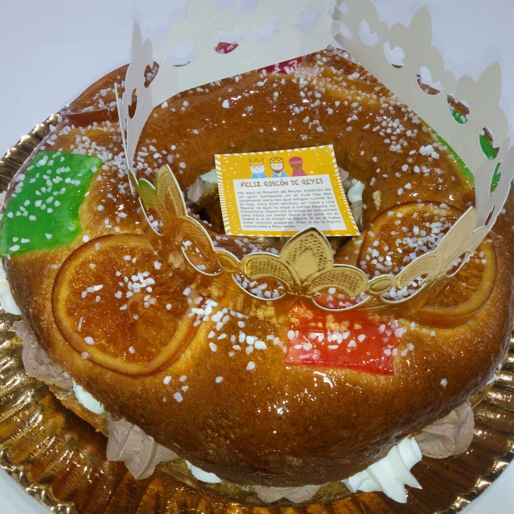 Roscón de Reyes de Nata, Trufa, Crema Pastelera, Kinder, y Chocolate