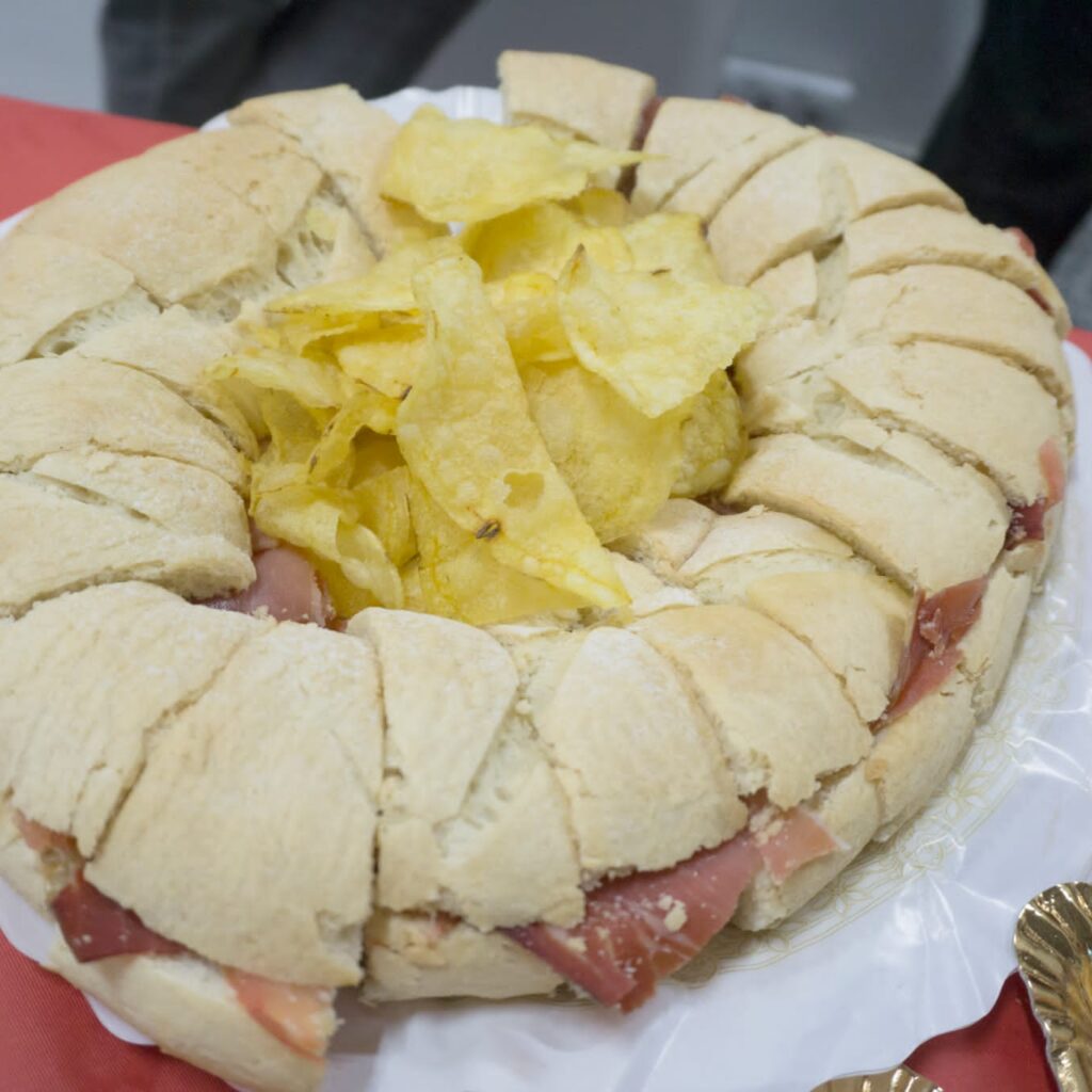 Pan de Huerta Redondo relleno de Jamón/Tomate, Vegetal y otros.